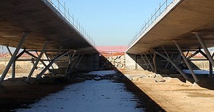 Infraestructura: Puente sobre el río Bernesga. León (España).